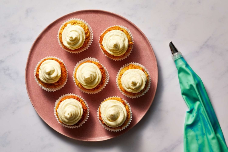 Keto Vanilla Cupcakes