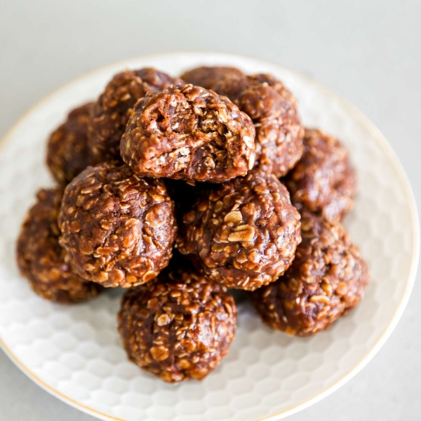 Sugar-Free, No-Bake Chocolate Peanut Butter Cookies